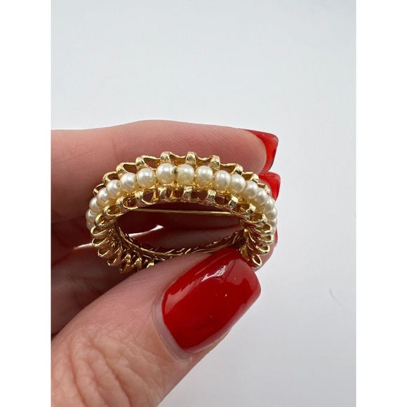 Vintage Women's Jewelry‎ Gold-Tone White Pearl Round Ring Scarf Brooch Pin - Picture 7 of 12